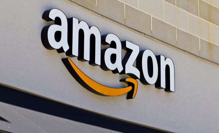 simbolo amazon su facciata