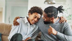 Ecco perché è importante aiutare sempre un figlio