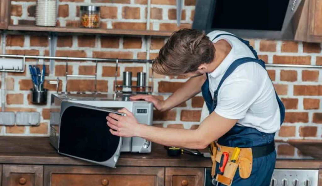 Forno a microonde mandarlo pensione sostituto risparmio