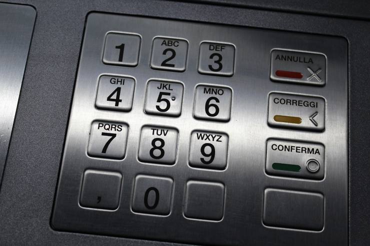Tastierino del bancomat (Pixabay foto) - www.systemcue.it
