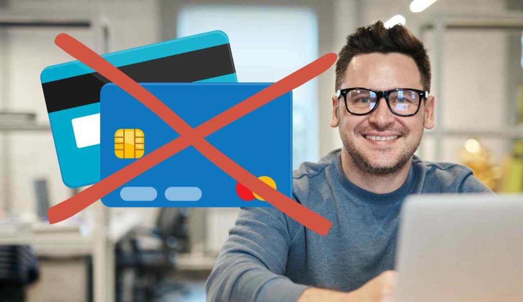Uomo felice senza carta
